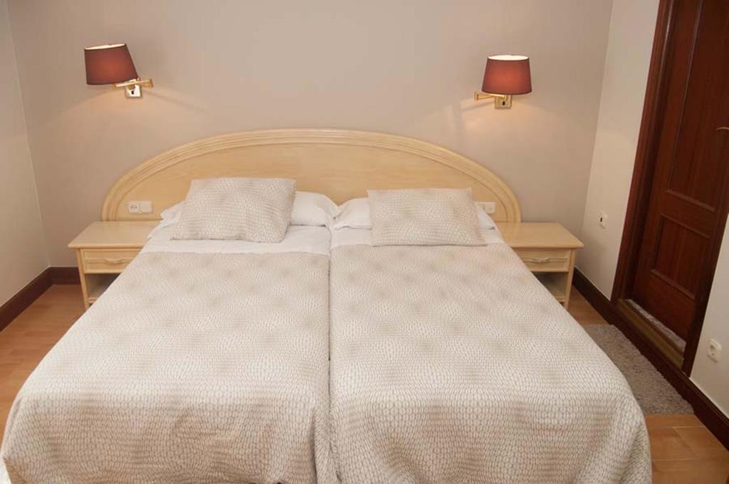 Hotel La Ronda Castro Urdiales Kamer foto